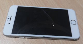 iPhone 6Sのバッテリー膨張写真